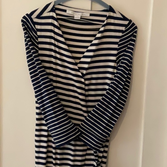 AUTHENTIC DVF WRAP DRESS - Picture 9 of 12
